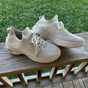 CUSHIONAIRE Apolo Knit Sneakers